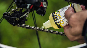 Guide d'entretien VTT pour débutants : lubrification de la chaîne