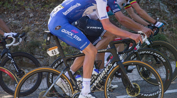 Meilleures marques de vélo haut de gamme : cycliste professionnel sur un Specialized Tarmac