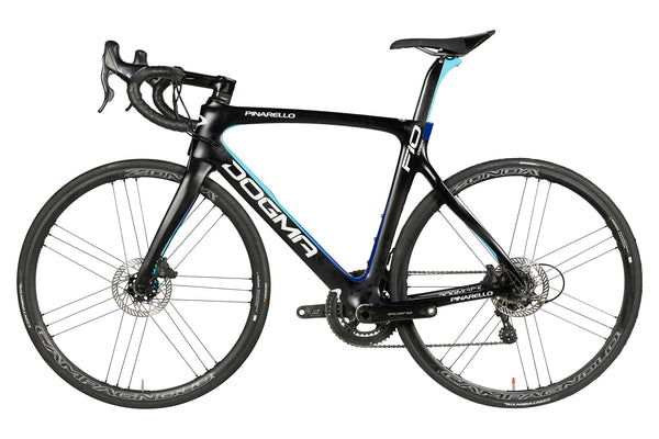 Vue du côté opposé de la chaîne du Pinarello Dogma F10 Disk