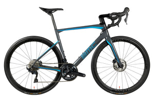 Vue du côté de la chaîne du BMC Roadmachine 01 Four Ultegra