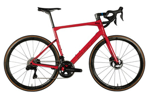 Vue du côté de la chaîne du BMC Roadmachine 01 ONE Dura-Ace Di2 Rouge