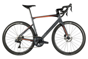 Vue du côté de la chaîne du BMC Roadmachine 01 Three Ultegra Di2