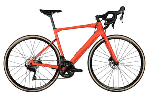 Vue du côté de la chaîne du BMC Roadmachine AMP THREE