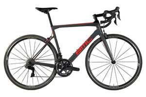 Vue du côté de la chaîne du BMC Teammachine SLR01 One 