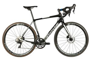 Vue du côté de la chaîne du Cannondale Synapse Hi-Mod Disc Dura-Ace Noir Blanc