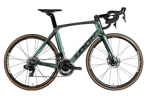 Vue du côté de la chaîne du Look 795 Blade RS Disc Sram Red eTap AXS