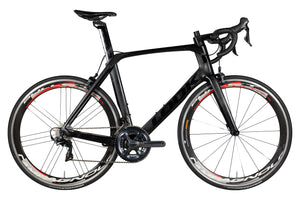 Vue du côté de la chaîne du Look 795 Blade RS Full Black Mat Glossy