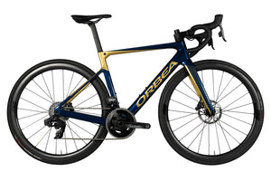 Vue du côté de la chaîne du Orbea Orca M21eLTD PWR Force eTap AXS