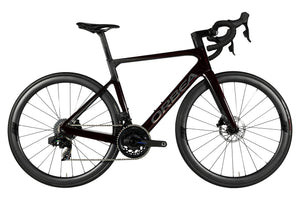 Vue du côté de la chaîne du Orbea Orca M21eLTD PWR Force eTap AXS