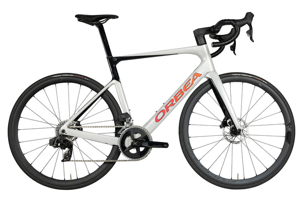 Vue du côté de la chaîne du Orbea Orca M31eLTD PWR