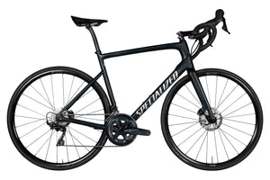 Vue du côté de la chaîne du Specialized Tarmac Disc Comp Ultegra Noir
