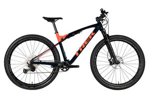 Vue du côté de la chaîne du Trek Supercaliber 9.8 Shimano XT