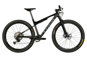 Vue du côté de la chaîne du Trek Supercaliber 9.8 XT Gen 1 Noir Gris