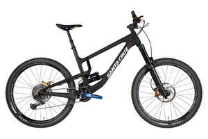 Vue du côte de la chaîne du Santa Cruz Nomad X01 Carbon CC