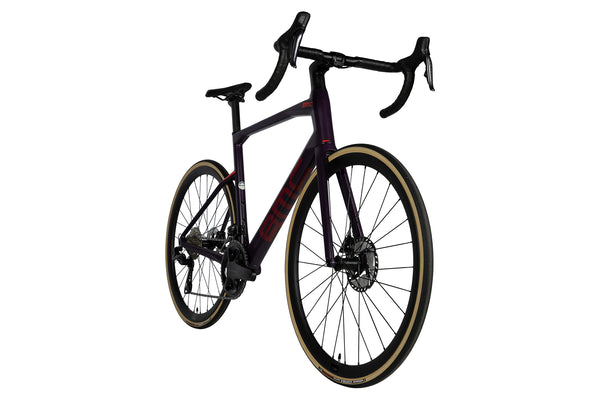 Drei-Viertel Ansicht des BMC Roadmachine 01 THREE