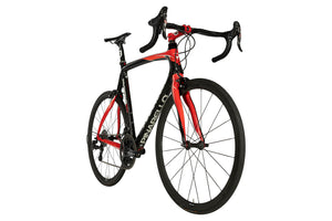 Vue diagonale du Pinarello Paris 501 Think 2 Noir Rouge