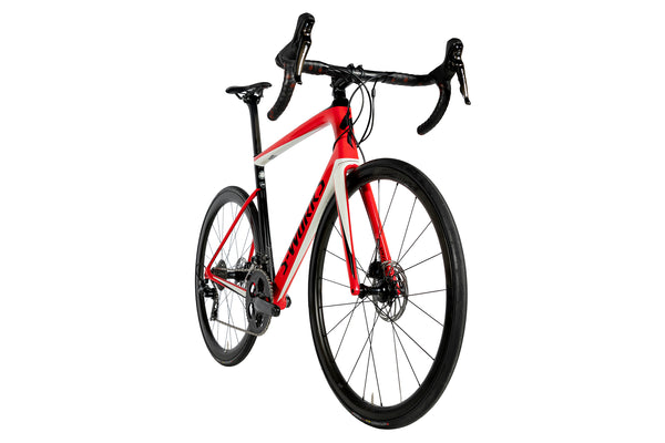 Vue diagonale du Specialized S-Works Tarmac Disc Dura-Ace