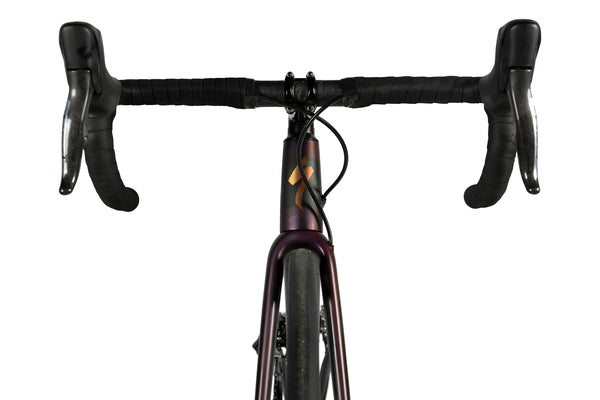 Vue frontale du Specialized S-Works Aethos SRAM Red eTap AXS