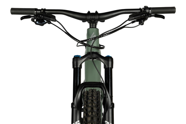 Vue frontale du Specialized Turbo Levo Comp Alloy