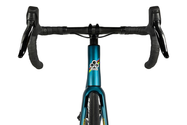 Vue frontale du Colnago V3 Disc SRAM Rival AXS