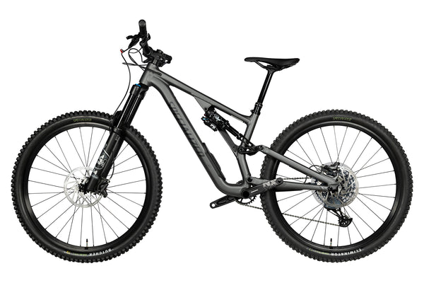 Foto del lado izquierdo de la Specialized Stumpjumper Evo Comp Aleación