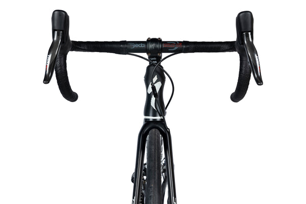 Vue frontale du Specialized Tarmac Comp Disc SRAM Red eTap