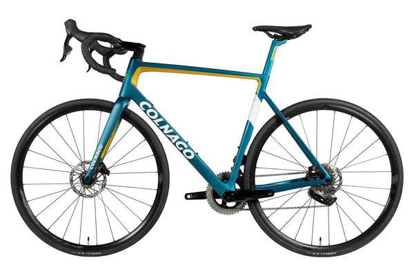 Vue du côté opposé de la chaîne du Colnago V3 Disc SRAM Rival AXS