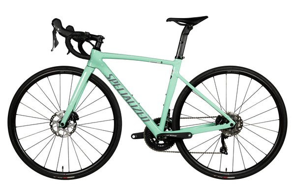 Vue du côté opposé de la chaîne du Specialized Allez Sprint Comp