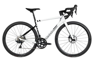 Vue du côte de la chaîne du Cannondale SuperSix EVO Carbon Disc Ultegra