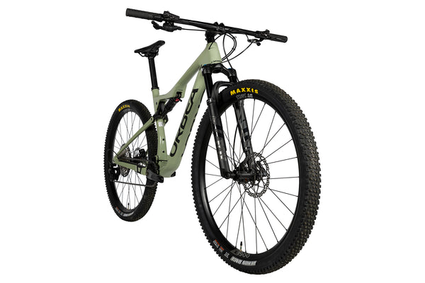 Drei-Viertel Ansicht des Orbea Oiz M30