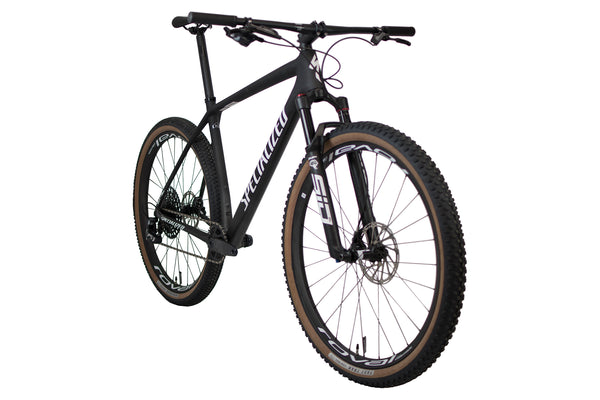 Drei-Viertel Ansicht des Specialized Epic Hardtrail Expert
