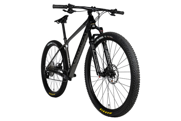 Vue diagonale du Orbea Alma M30