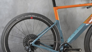 Video du 3T Exploro RaceMax Eagle AXS Orange Grey