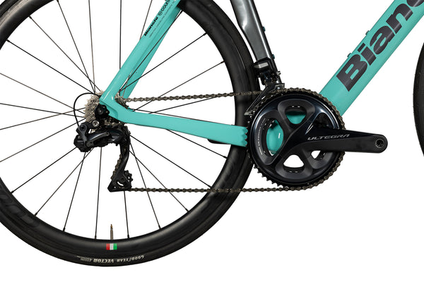 Drivetrain Shimano Ultegra Di2 R8050 on Bianchi Oltre XR4