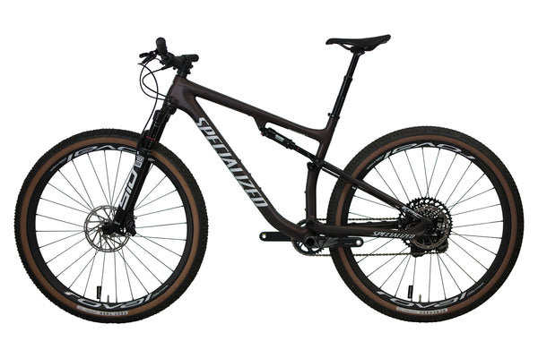 Vue du côté opposé de la chaîne du Specialized Epic Pro