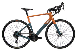 Vue du côte de la chaîne du 3T Exploro RaceMax GRX 2x11 Orange Grey