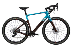 Vue du côte de la chaîne du 3T Exploro RaceMax Ekar Blue Brown