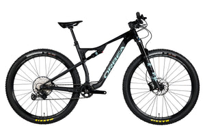 Vue du côte de la chaîne du Orbea Oiz H10 TR
