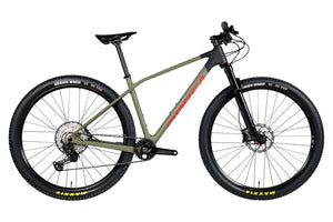 Vue du côte de la chaîne du Orbea Alma M30 - 2022